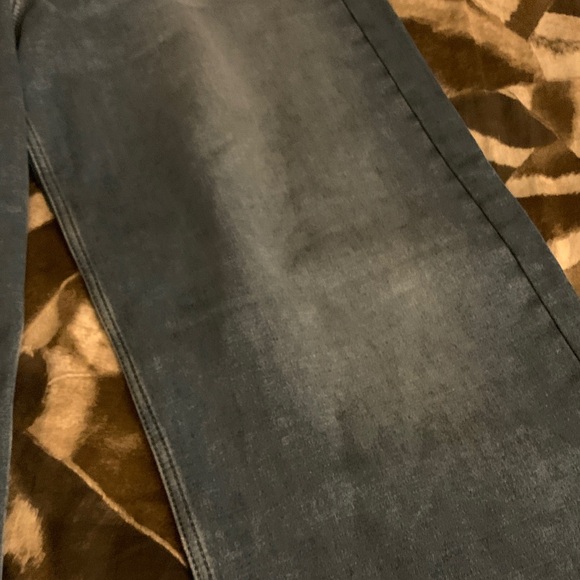 Rag & Bone
Women's Ultra Stretch
Lori Mid-Rise
Medium Wash
Wide Leg Jean 31 - Picture 11 of 13